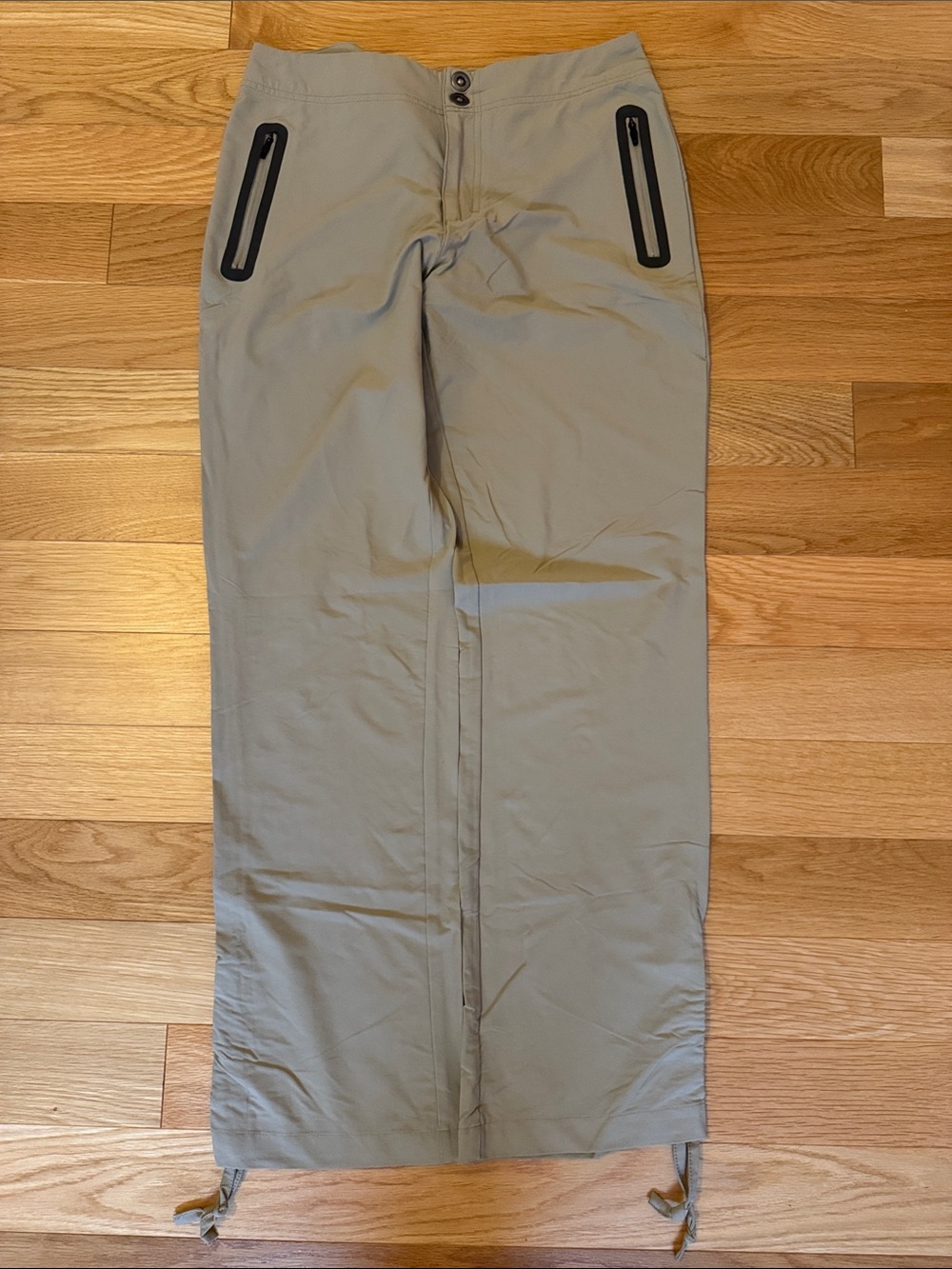 EUC Cabela’s Women's Pants in Light Taupe with Black Trim size 6/32